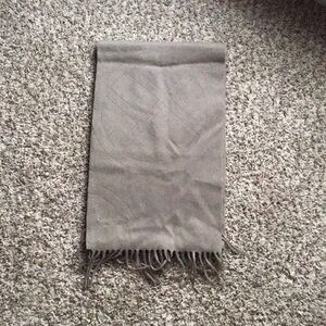 $8💘Sale Hugo Boss gray wool blend scarf